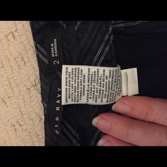 Black Old Navy Capris - size 2 - Picture 6 of 7